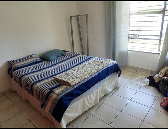 2 bed property to rent in MONDEOR